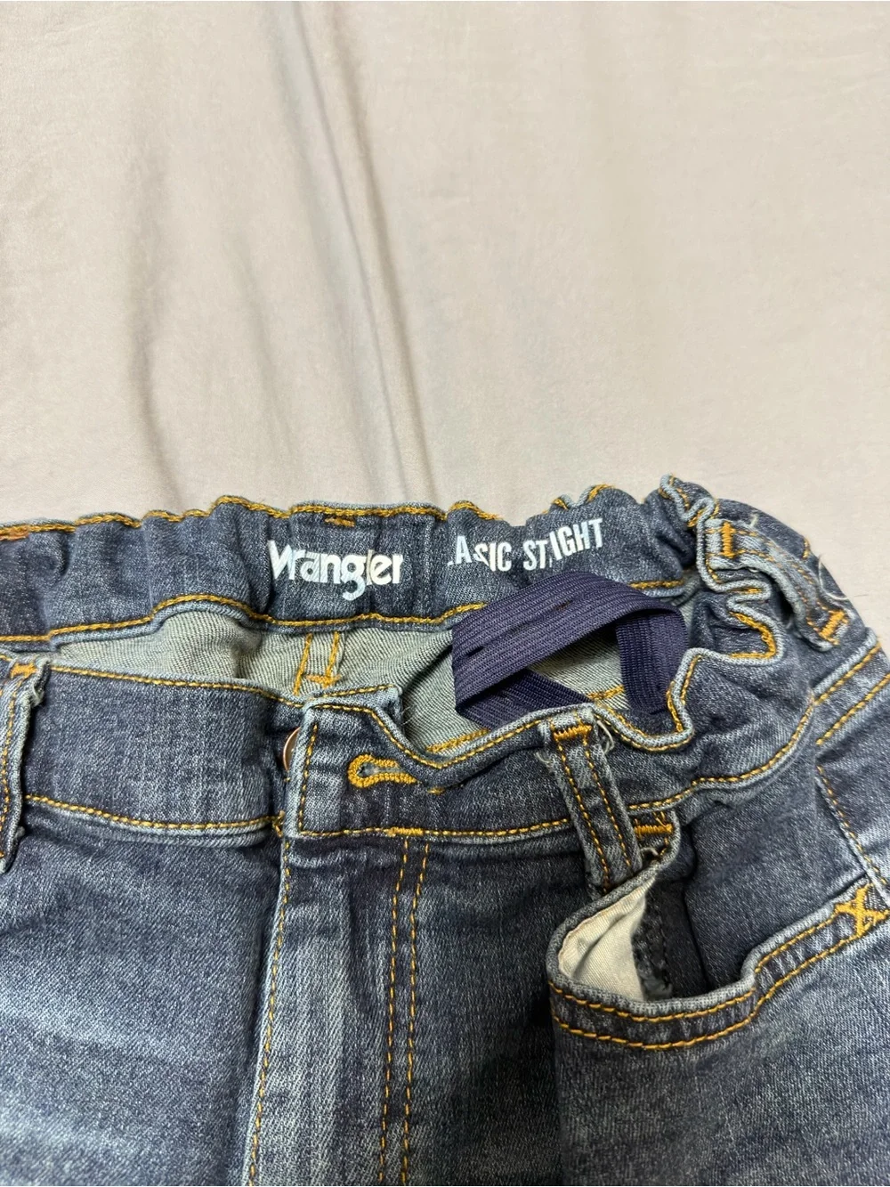 Wrangler Men's Classic Fit Blue Jeans